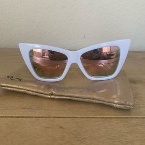 Quay white sunnies